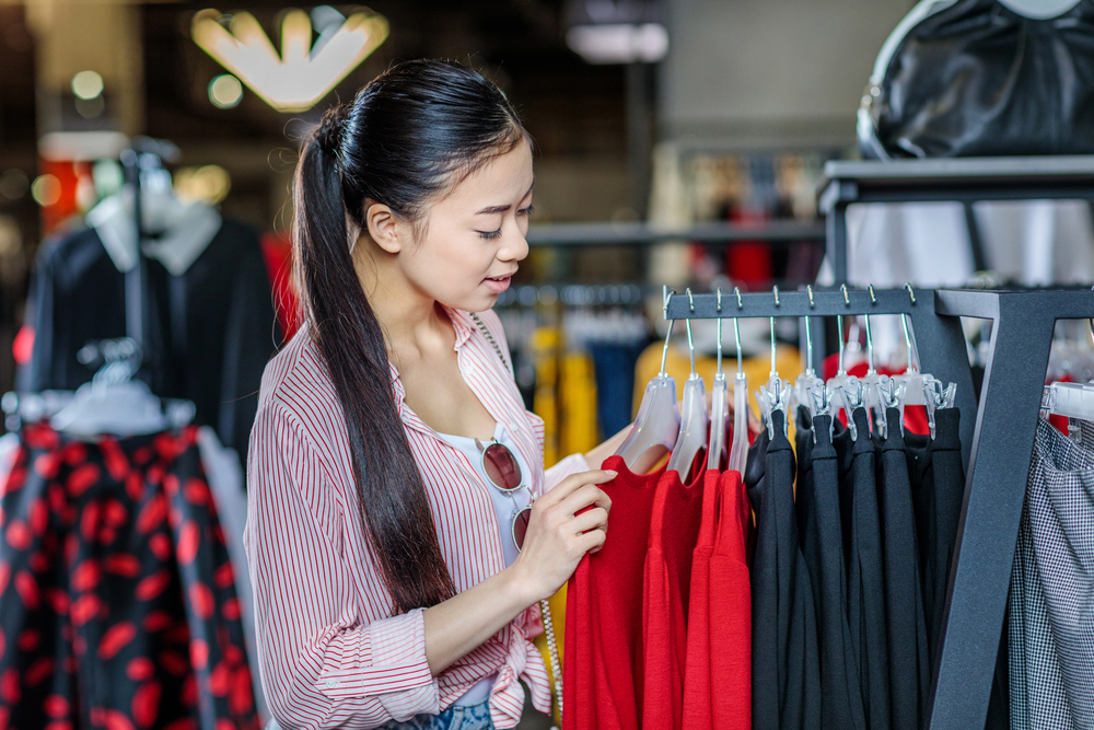 woman showing signs of shopping addiction